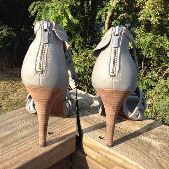 BCBGMAXZRIA Gray Leather Sandals - Picture 3 of 6